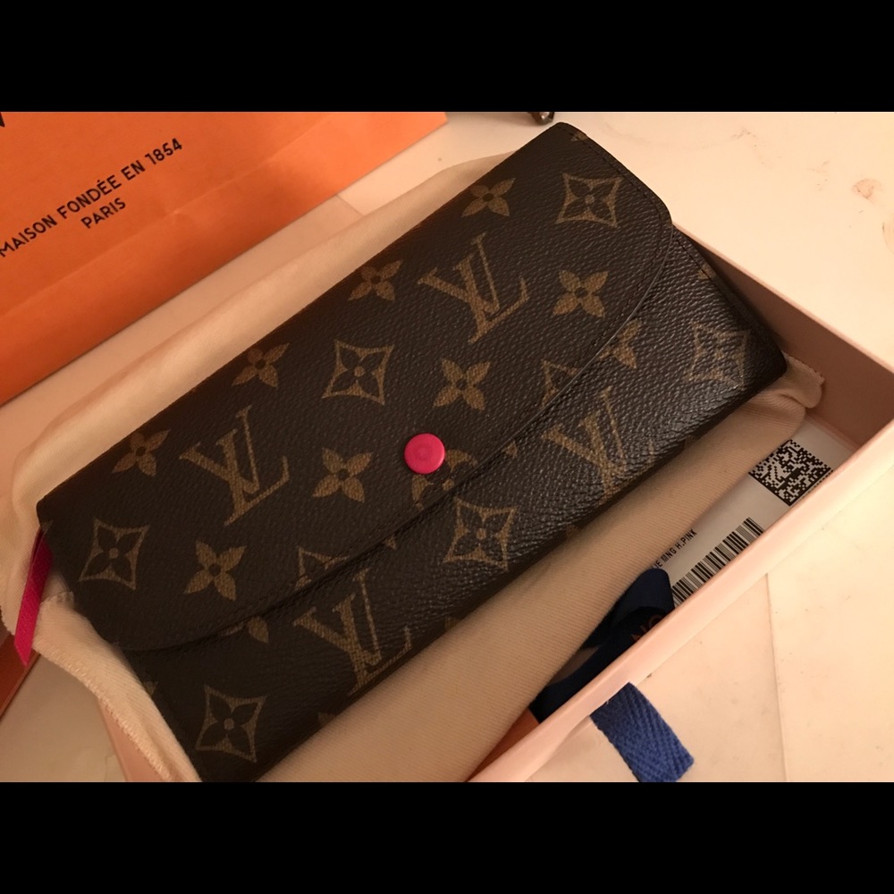 AUTHENTIC LOUIS VUITTON EMILIE WALLET